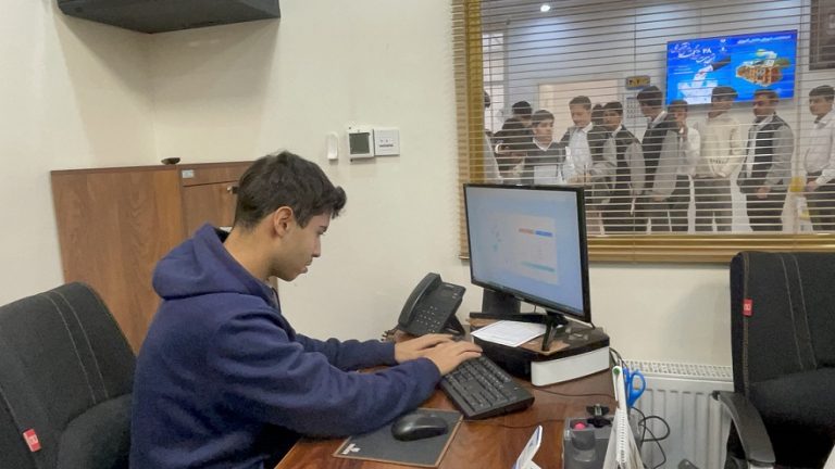 دبیرستان ابتکار